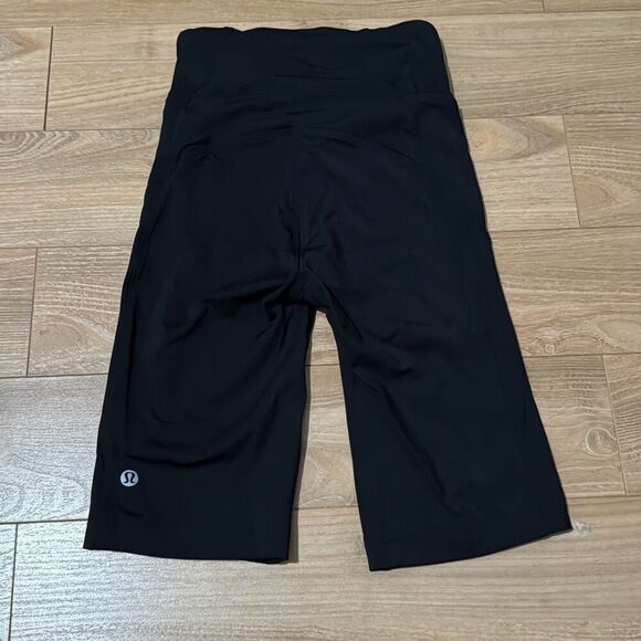 Lululemon biker shorts size 2 - Picture 1 of 7